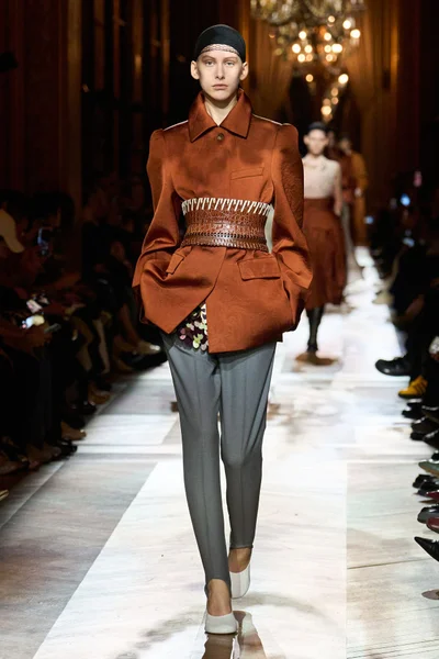 Look 19